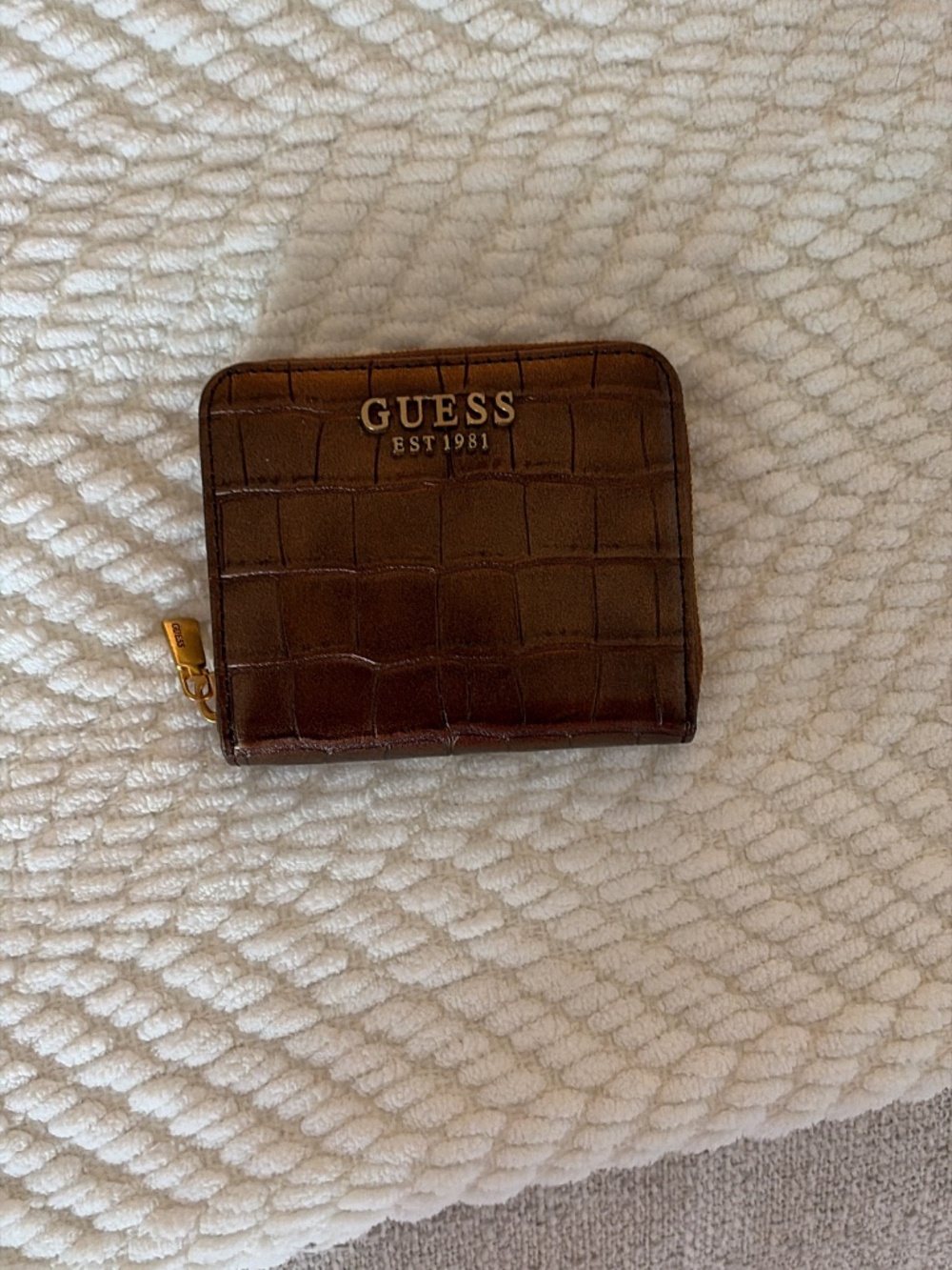 Guess wallet - Picture 1 of 2